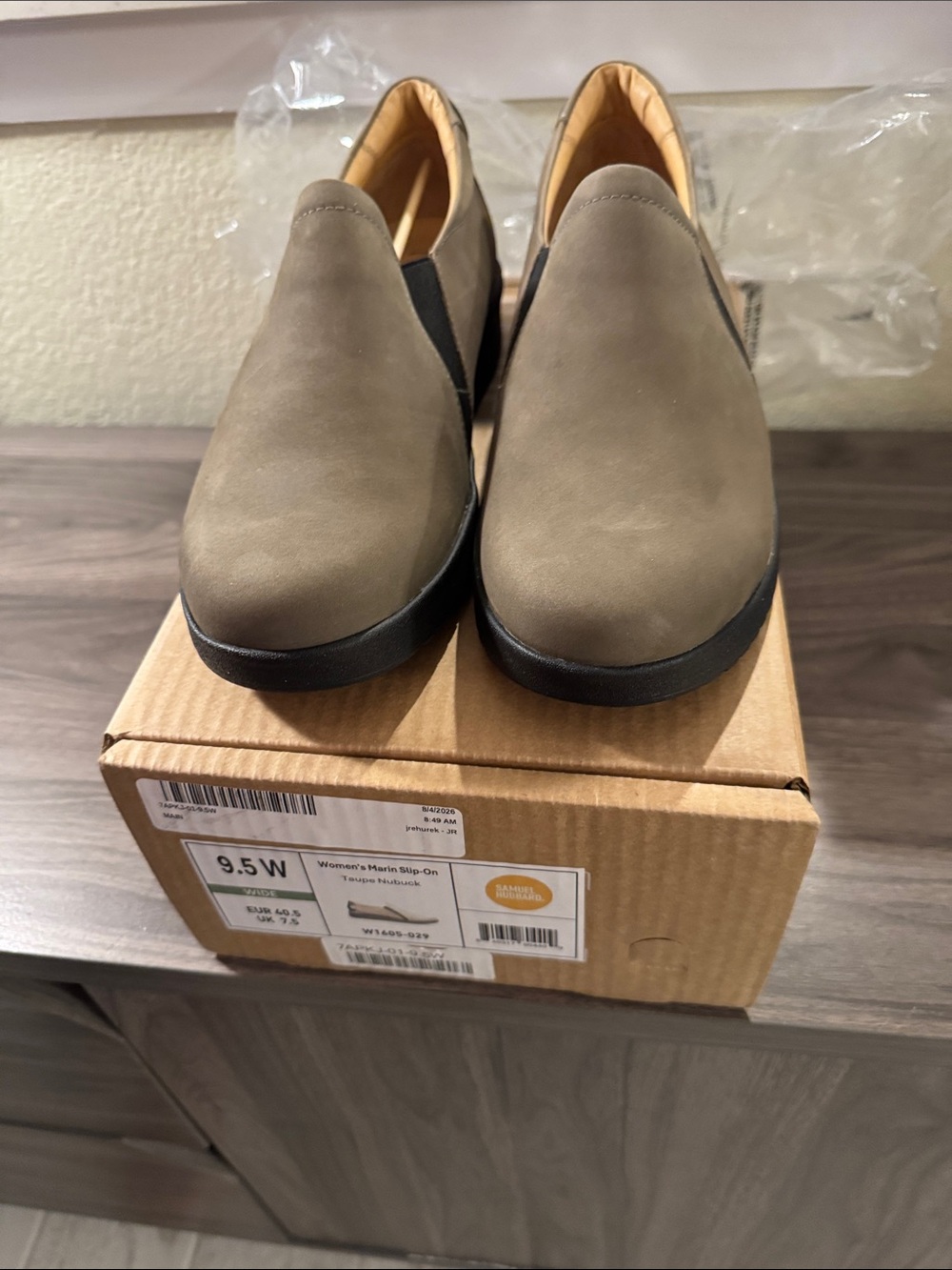 NIB Samuel Hubbard Marin Slip-on Shoe (RET$90) in Nubuck, size 9.5W
